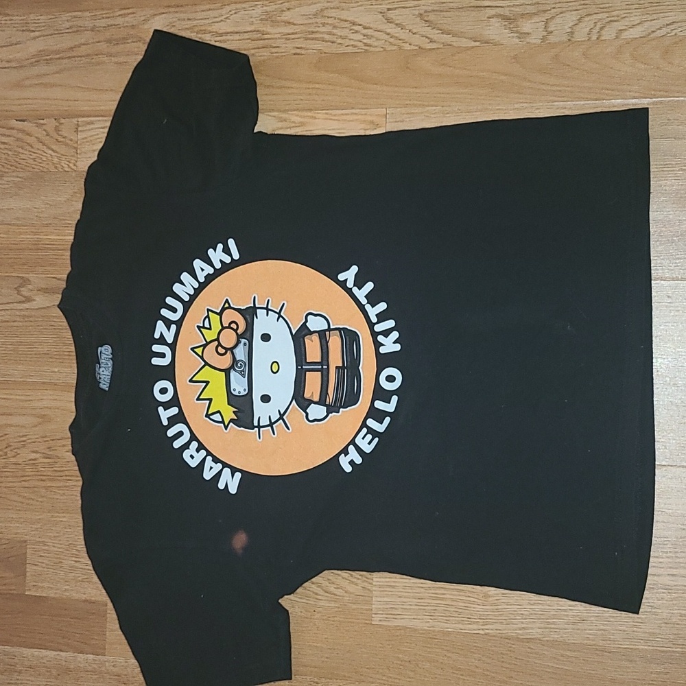 Hello Kitty /naruto tshirt size med